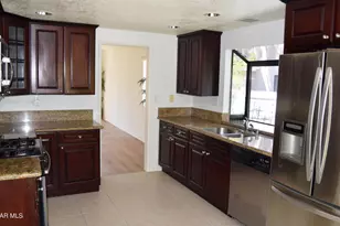 2462 Rikkard Dr, Thousand Oaks, CA 91362 - Photo 9