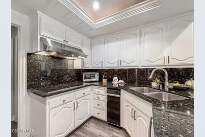 4695 Club View Drive, Westlake Village, CA 91362 - Photo 9