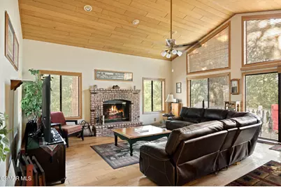 27454 Matterhorn Drive, Lake Arrowhead, CA 92352 - Photo 3