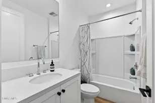 1135 N Commonwealth Ave, Los Angeles, CA 90029 - Photo 23