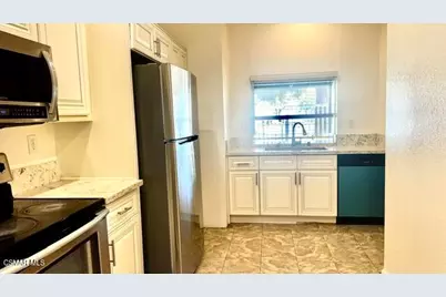 688 Indian Oak Lane #107, Oak Park, CA 91377 - Photo 5