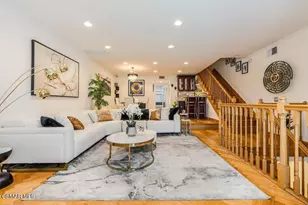 18102 Burbank Blvd, Tarzana, CA 91356 - Photo 11