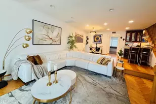18102 Burbank Blvd, Tarzana, CA 91356 - Photo 3