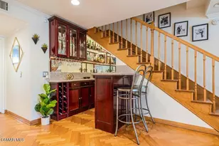 18102 Burbank Blvd, Tarzana, CA 91356 - Photo 15