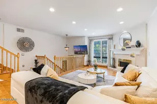 18102 Burbank Blvd, Tarzana, CA 91356 - Photo 21
