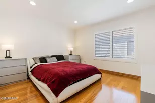 18102 Burbank Blvd, Tarzana, CA 91356 - Photo 9