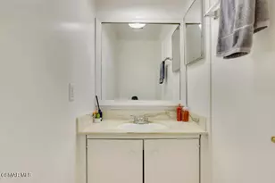 8021 Canby Ave, Reseda, CA 91335 - Photo 13