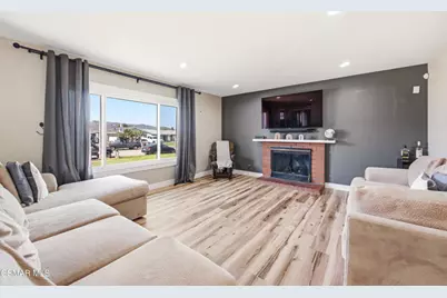 6395 Keystone Street, Simi Valley, CA 93063 - Photo 9