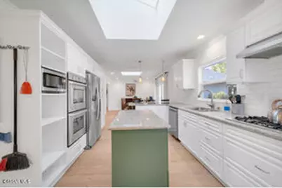 135 W Gainsborough Road, Thousand Oaks, CA 91360 - Photo 9