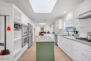 135 W Gainsborough Rd, Thousand Oaks, CA 91360 - Photo 9