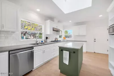 135 W Gainsborough Road, Thousand Oaks, CA 91360 - Photo 19