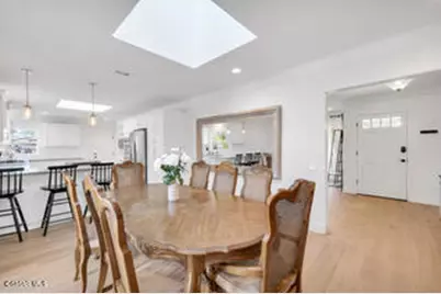 135 W Gainsborough Road, Thousand Oaks, CA 91360 - Photo 23