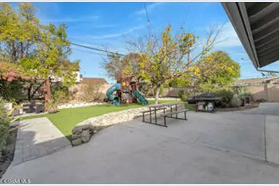 135 W Gainsborough Road, Thousand Oaks, CA 91360 - Photo 43