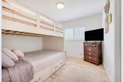 135 W Gainsborough Road, Thousand Oaks, CA 91360 - Photo 27