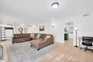 135 W Gainsborough Rd, Thousand Oaks, CA 91360 - Photo 17