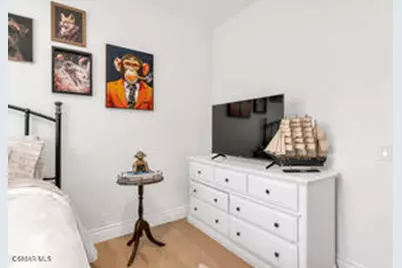 135 W Gainsborough Road, Thousand Oaks, CA 91360 - Photo 37