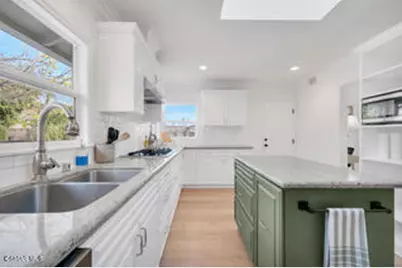 135 W Gainsborough Road, Thousand Oaks, CA 91360 - Photo 21