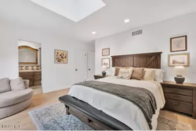 135 W Gainsborough Road, Thousand Oaks, CA 91360 - Photo 31