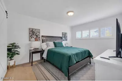 135 W Gainsborough Road, Thousand Oaks, CA 91360 - Photo 25