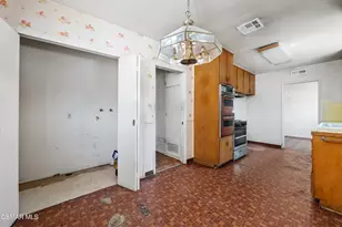 18954 Saticoy St, Reseda, CA 91335 - Photo 13