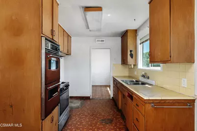 18954 Saticoy Street, Reseda, CA 91335 - Photo 11
