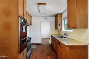 18954 Saticoy St, Reseda, CA 91335 - Photo 11
