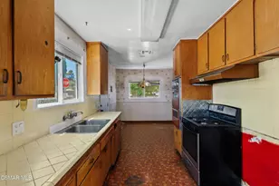 18954 Saticoy St, Reseda, CA 91335 - Photo 9