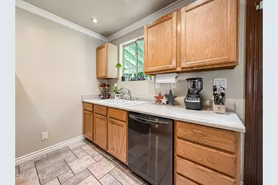 6203 Wisteria Street, Simi Valley, CA 93063 - Photo 11