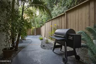 6767 Pheasant Ln, Oak Park, CA 91377 - Photo 17