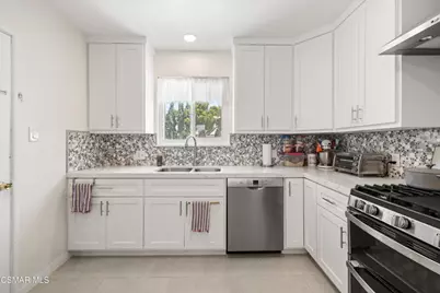 13057 Strathern Street, North Hollywood, CA 91605 - Photo 9