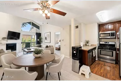 21400 Burbank Boulevard #306, Woodland Hills, CA 91367 - Photo 5