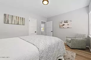18324 Erwin St, Tarzana, CA 91335 - Photo 21