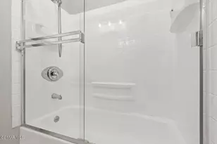18324 Erwin St, Tarzana, CA 91335 - Photo 19