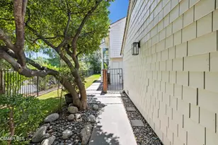 32038 Waterside Ln, Westlake Village, CA 91361 - Photo 3