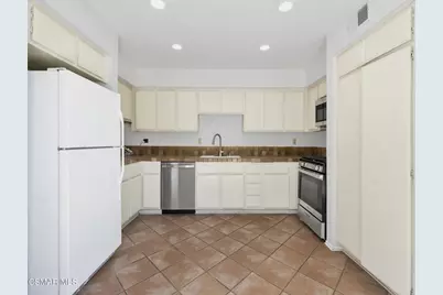 833 Shadow Lake Drive, Thousand Oaks, CA 91360 - Photo 13
