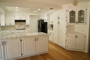 9725 Babbitt Ave, Northridge, CA 91325 - Photo 7