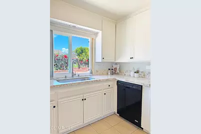 2401 El Portal Way, Oxnard, CA 93035 - Photo 9