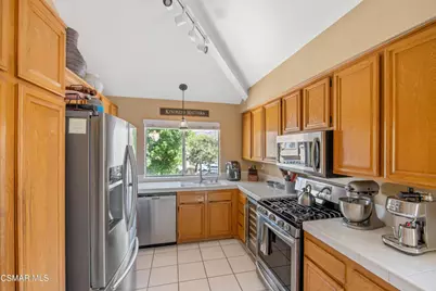 275 Ridgeton Lane #B, Simi Valley, CA 93065 - Photo 13