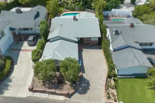 22438 Venido Rd, Woodland Hills, CA 91364 - Photo 27