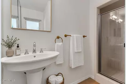 22438 Venido Road, Woodland Hills, CA 91364 - Photo 11