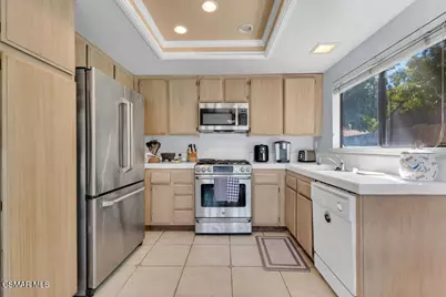 596 Via Novella, Oak Park, CA 91377 - Photo 9