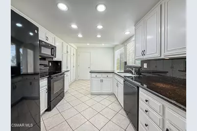 42203 Village 42, Camarillo, CA 93012 - Photo 9