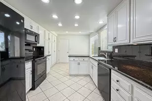 42203 Village 42, Camarillo, CA 93012 - Photo 9