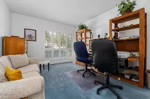 17701 Corinthian Dr, Encino, CA 91316 - Photo 25