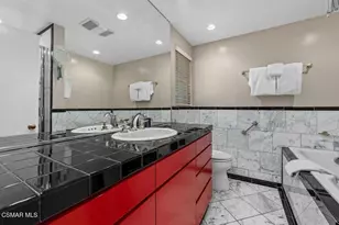 17701 Corinthian Dr, Encino, CA 91316 - Photo 21