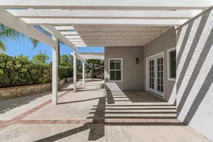 260 Goldenwood Cir, Simi Valley, CA 93065 - Photo 57