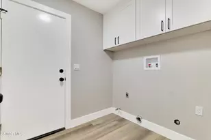 260 Goldenwood Cir, Simi Valley, CA 93065 - Photo 31