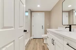 260 Goldenwood Cir, Simi Valley, CA 93065 - Photo 29