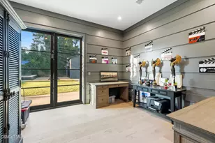 18651 Wells Dr, Tarzana, CA 91356 - Photo 27