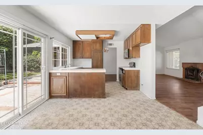 2260 Hollowpark Court, Thousand Oaks, CA 91362 - Photo 11